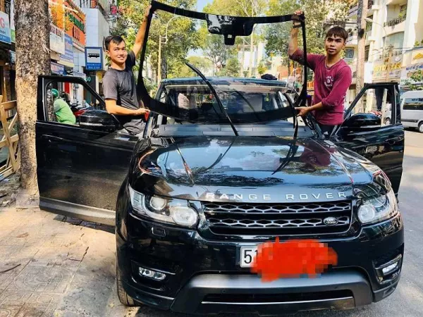 Kính Chắn Gió Xe Chevrolet Colorado